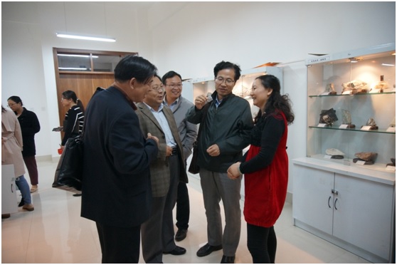 深部资源探测前沿专题 方维萱教授到访我院并作学术报告